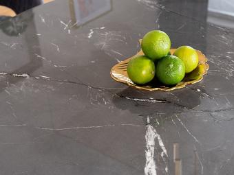 Cyryl II étkezőasztal